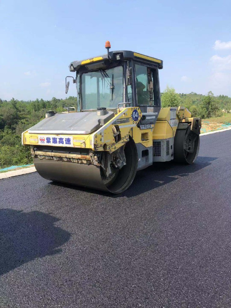 徐工雙鋼輪壓路機(jī)